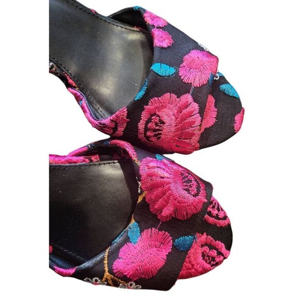Steve Madden Heels Women's 10.5 Black Floral Embroidered Block Heel - Picture 3 of 5